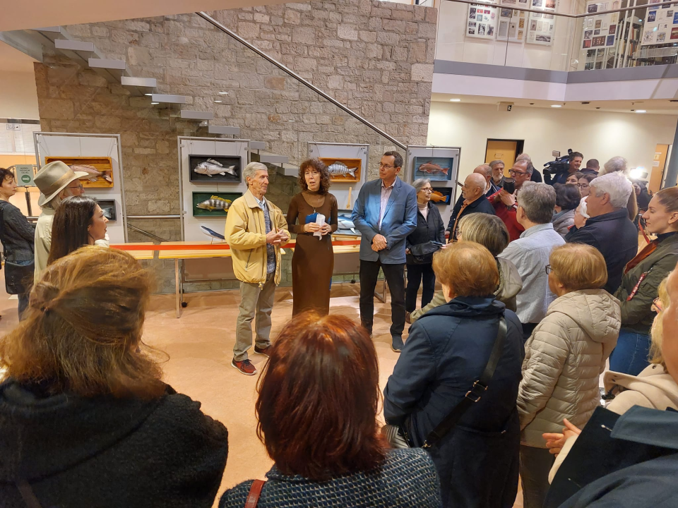 U knjižnici otvorena izložba skulptura od palminog drva Branka Kronje i Frane Stančića