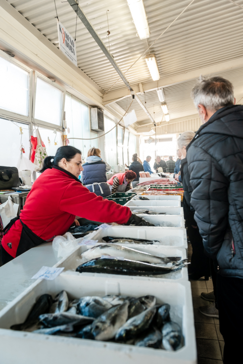 Bura učinila svoje: Veliki petak je, ali ponuda na šibenskoj peškariji nije bila bogzna što 