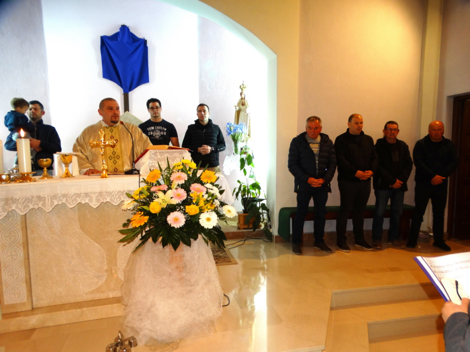 U Vukšiću održan obred pranja nogu dvanestorici vjernika na Veliki četvrtak 