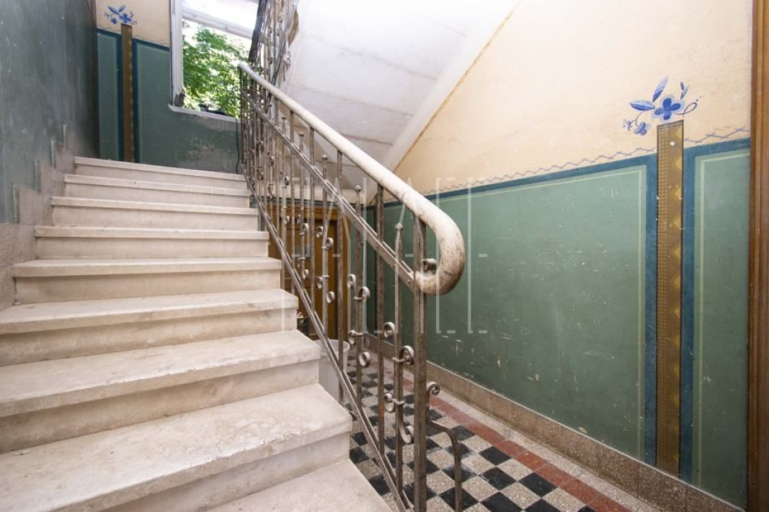 Prodaje se prostrani stan na jedinstvenoj lokaciji u centru Šibenika!