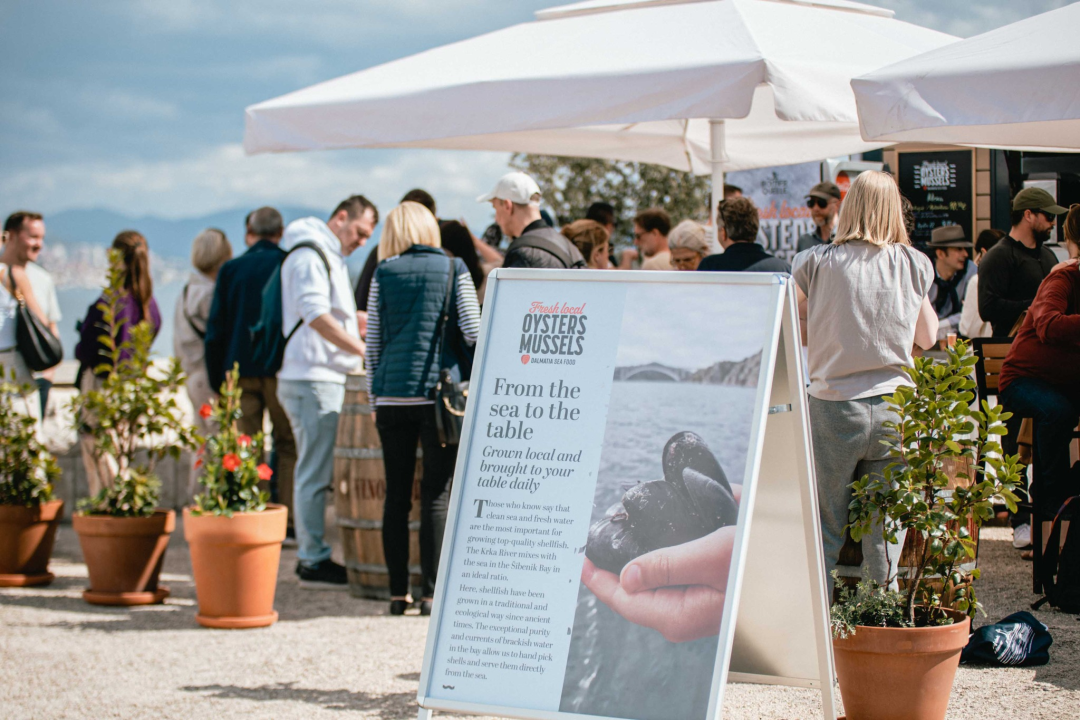 Uživajte u morskim delicijama kušaonice školjaka i vina Oyster22!