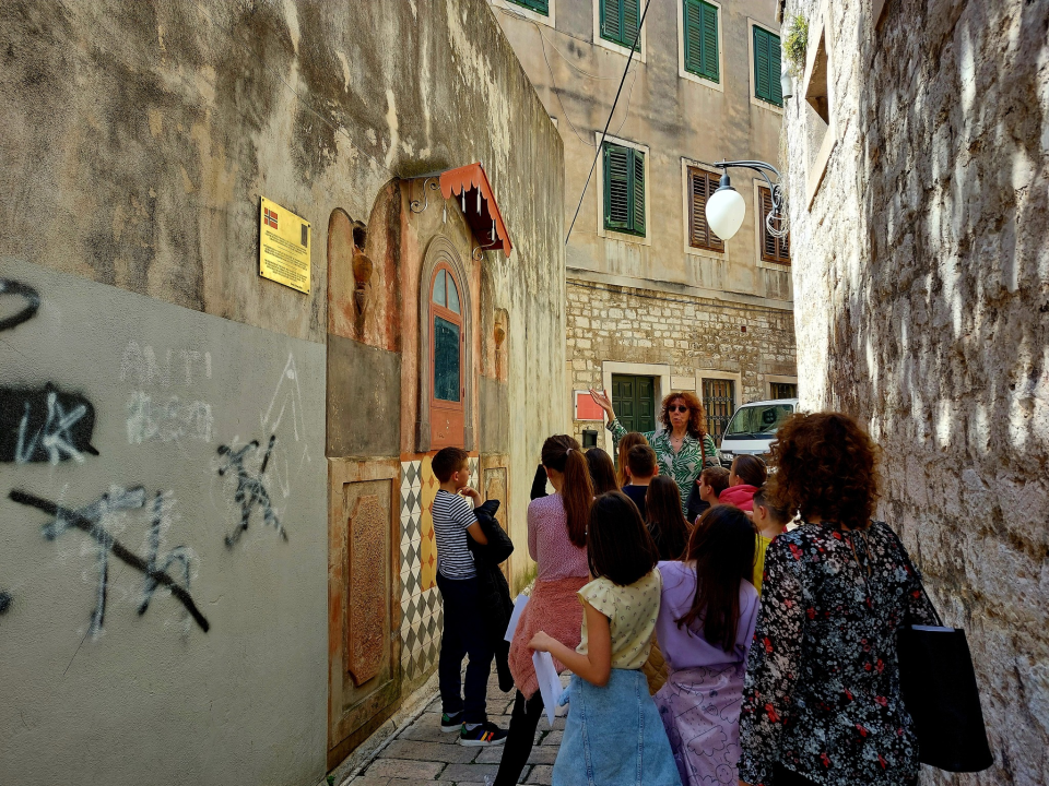 Učenici OŠ Fausta Vrančića u edukativnoj šetnji kroz Šibenik