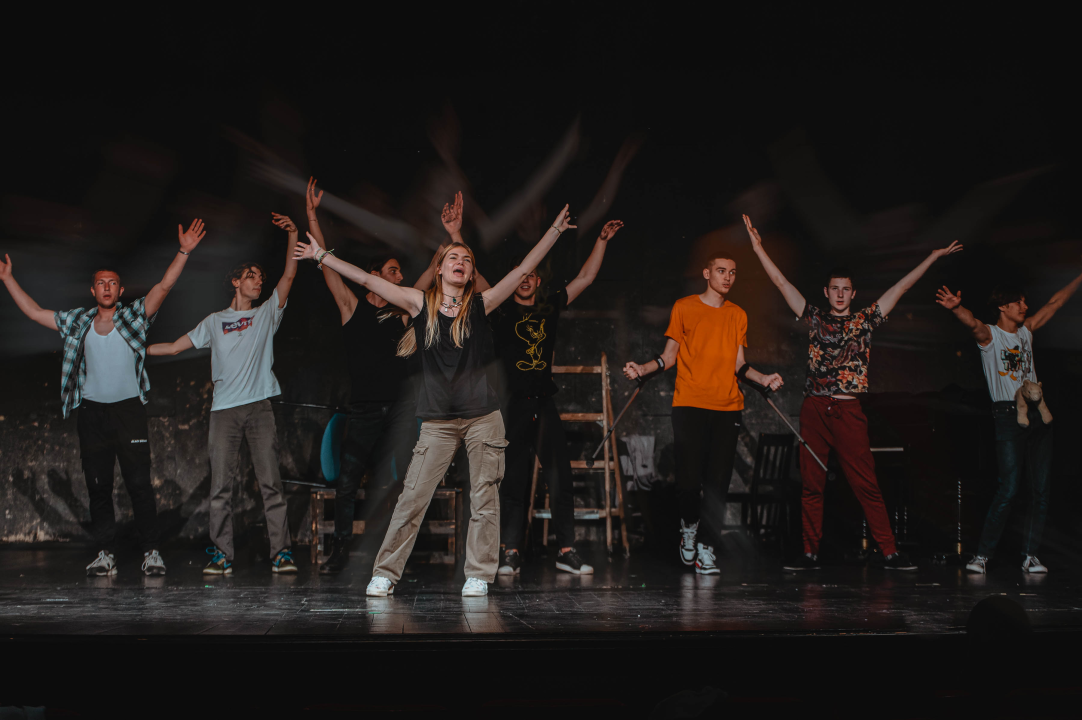 Premijera šibenske 'dice': Diletanti se u 'Kaubojima' natječu za Warholovih petnaest minuta slave 