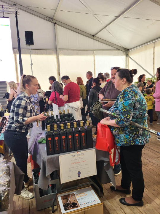 Gužva i drugog dana Sajma agroturizma u Skradinu: Još stignete kupiti domaće proizvode 