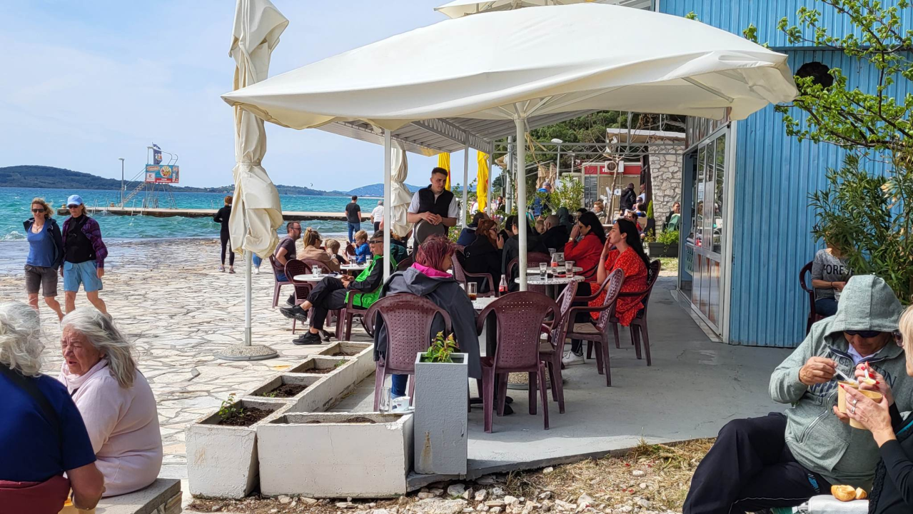 Veselo i na Jadriji: Na Praznik rada tradicionalno druženje uz fažol i grupu Fenix 