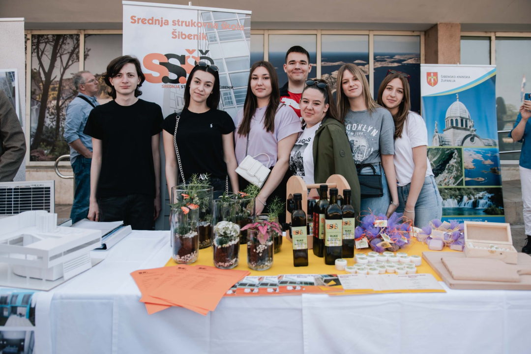 Učenici srednjih i osnovnih škola obilježavaju Dan Šibensko-kninske županije: 'Nadam se da ćete svi tu ostati' 