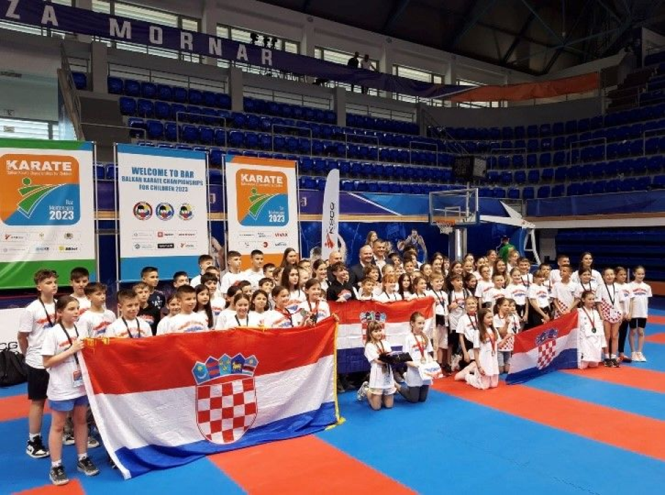 Ekipna bronca u katama za članice Karate kluba Osvit na Prvenstvu Balkana! 