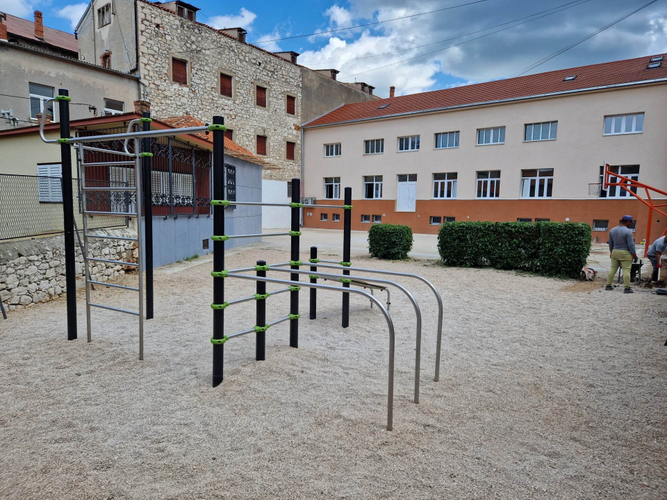 Počeli radovi: Legendarni beton na vanjskim koševima Partizana zamijenit će antistres gumena podloga