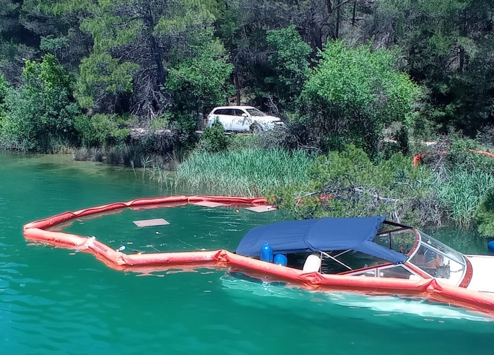 U tijeku pripreme za tegljenje glisera kojeg je u NP Krka nasukao pijani Nijemac