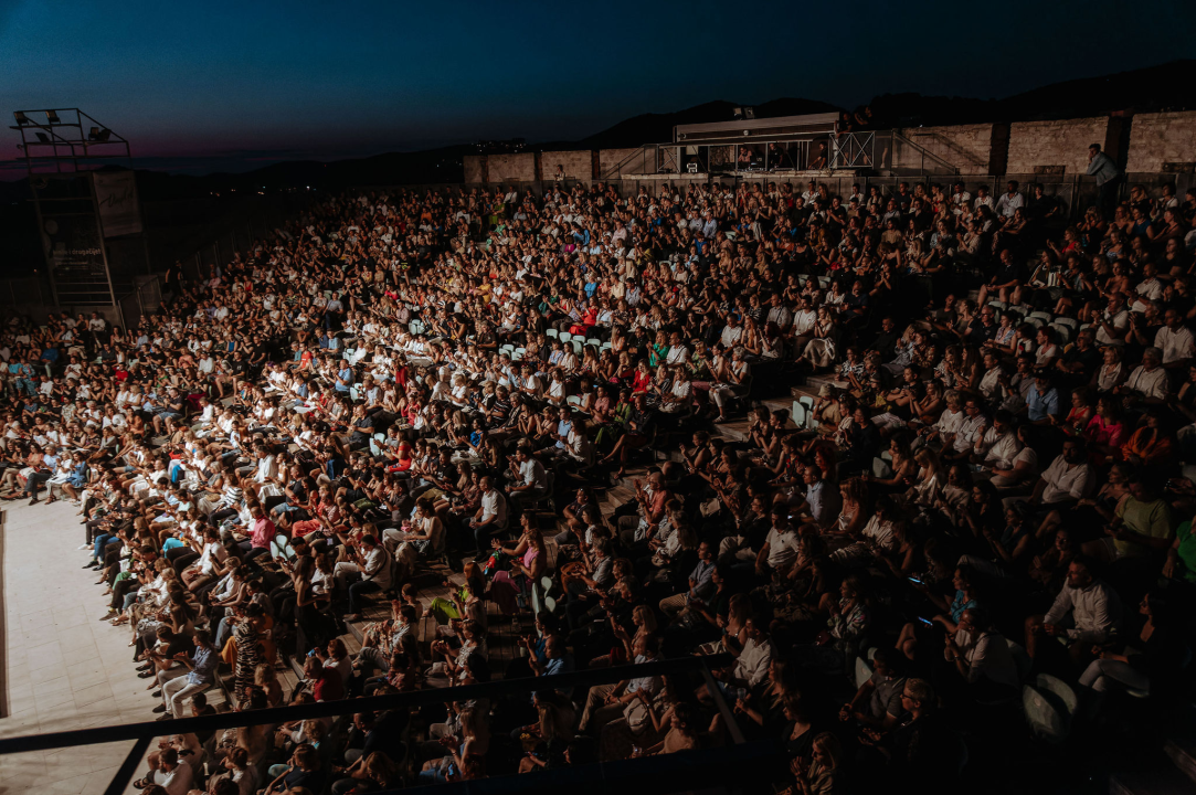 Maksim Mrvica impresivnim koncertom na tvrđavi sv. Mihovila potvrdio svoj zvjezdani status 