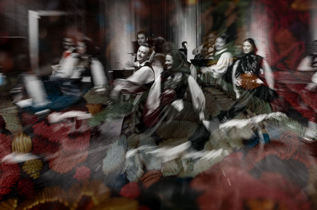 Raskoš i sjaj Ansambla Lado na Tvrđavi sv. Mihovila: Bogatstvo nošnji i spektakularni plesovi oduševili šibensku publiku