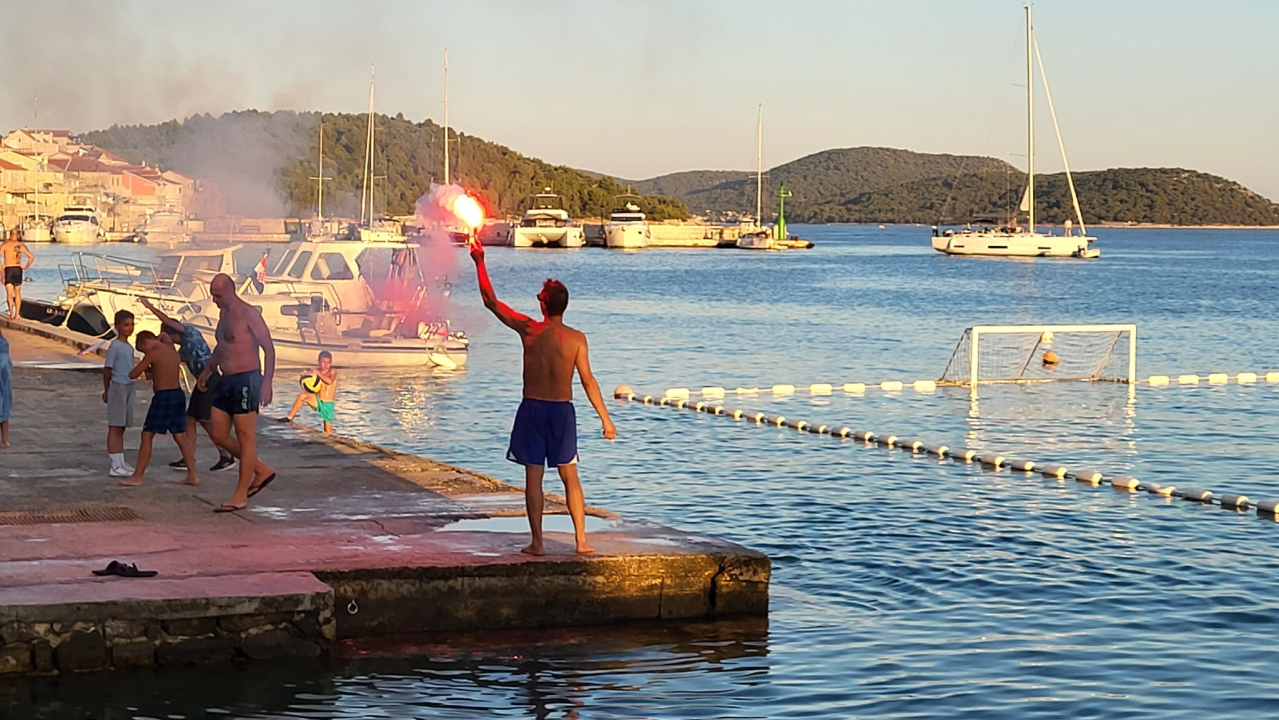 Povijesna utakmica za Prvić Luku: Kako je vaterpolo uzburkao usnulu valu...