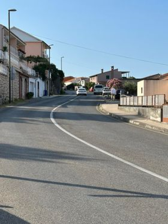 Automobil u Crnici sletio s ceste, vozač prevezen u bolnicu