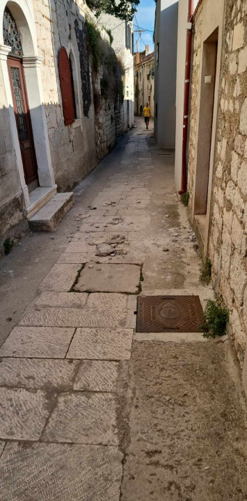 Padaju dijelovi fasade u ulici Jurja Dalmatinca na Gorici: 'Netko će poginuti'