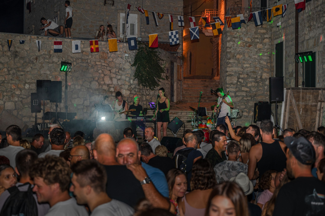 Na Zlarinu održana tradicionalna Srdelada