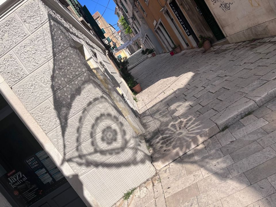 Ženski ručni rad u Šibeniku od danas pruža hlad