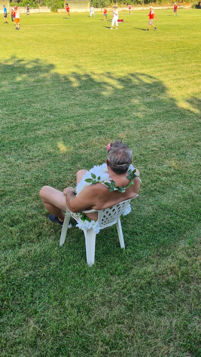 Stari i mladi u Skradinu navukli kostime i odmjerili snage na nogometnom terenu