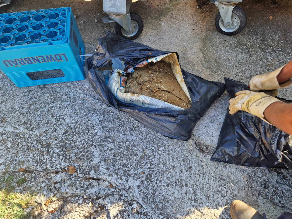 Volonteri kninske udruge ostavili 20 vreća životinjskog otpada u centru Kijeva