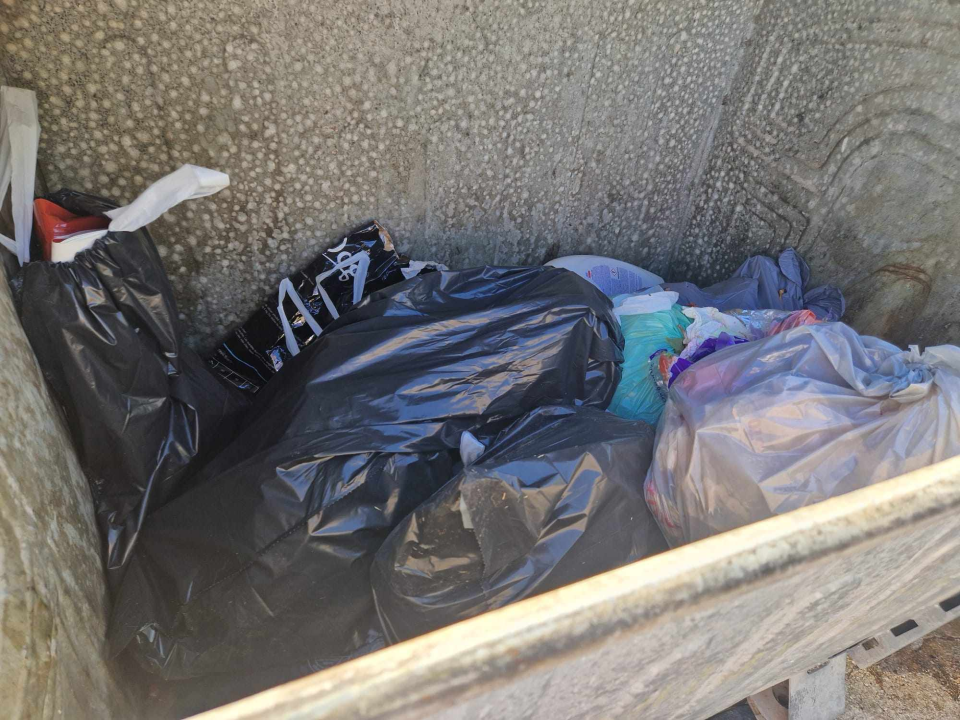 Volonteri kninske udruge ostavili 20 vreća životinjskog otpada u centru Kijeva