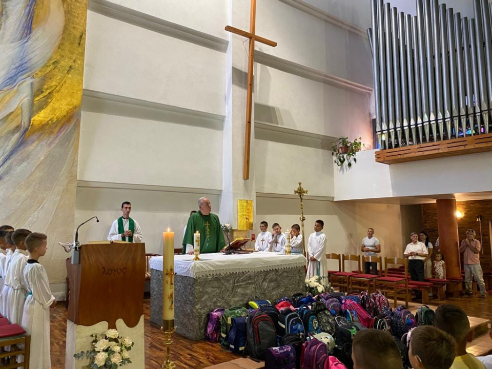 U župama Ražine i Ljubitovica blagoslovljene školske torbe i ruksaci