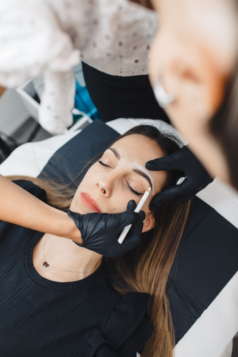 Iskoristite odlične popuste na trajnu šminku kod Jelene Radak!