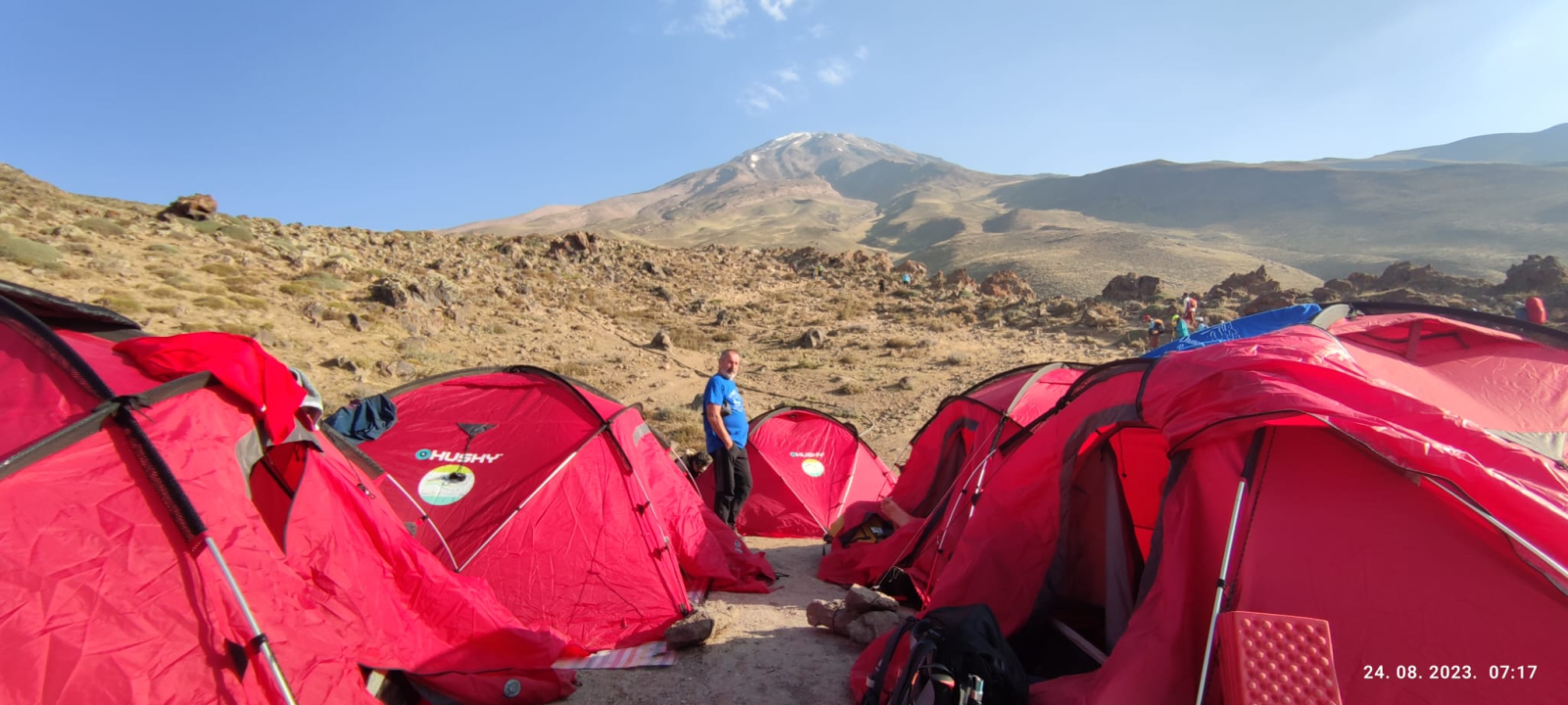 Petnaest planinara iz Šibenika krenulo u osvajanje najvećeg vrha u Iranu: Njih devetero je uspjelo!