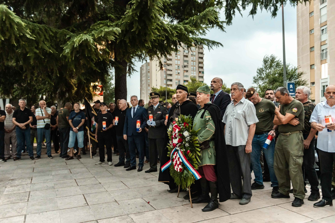 Unatoč prolomu oblaka, grmljavini i pljusku, Šibenčani pokazali koliko im znači Rujanski rat 