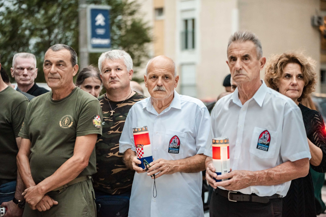 Unatoč prolomu oblaka, grmljavini i pljusku, Šibenčani pokazali koliko im znači Rujanski rat 