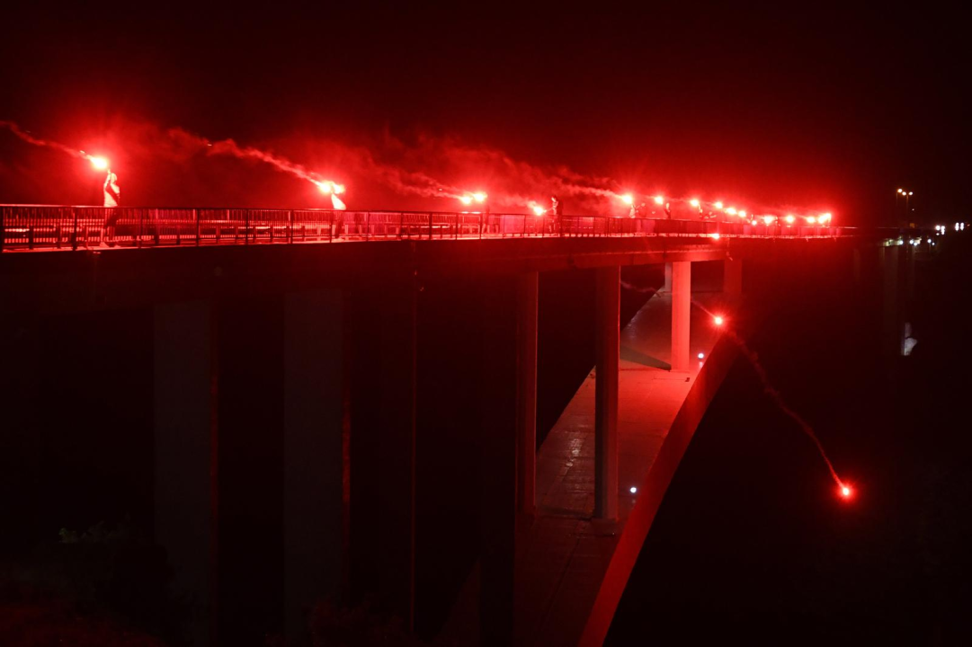 Spektakularna bakljada na Šibenskom mostu povodom 32. spomendana Rujanskog rata