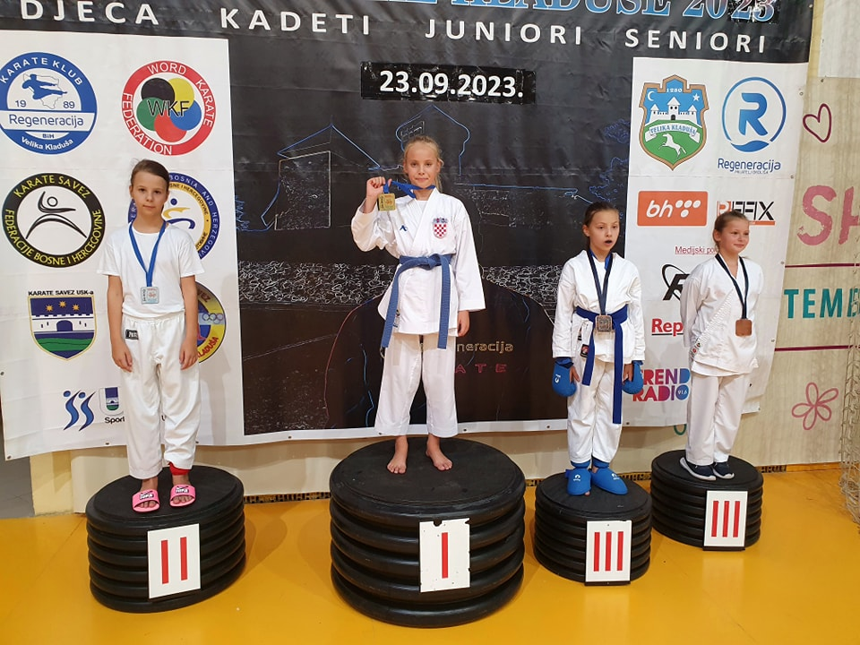 KK Okit Vodice opet najbolji: Iz Velike Kladuše se vratili sa 11 zlatnih medalja, tri srebrene i četiri brončane  