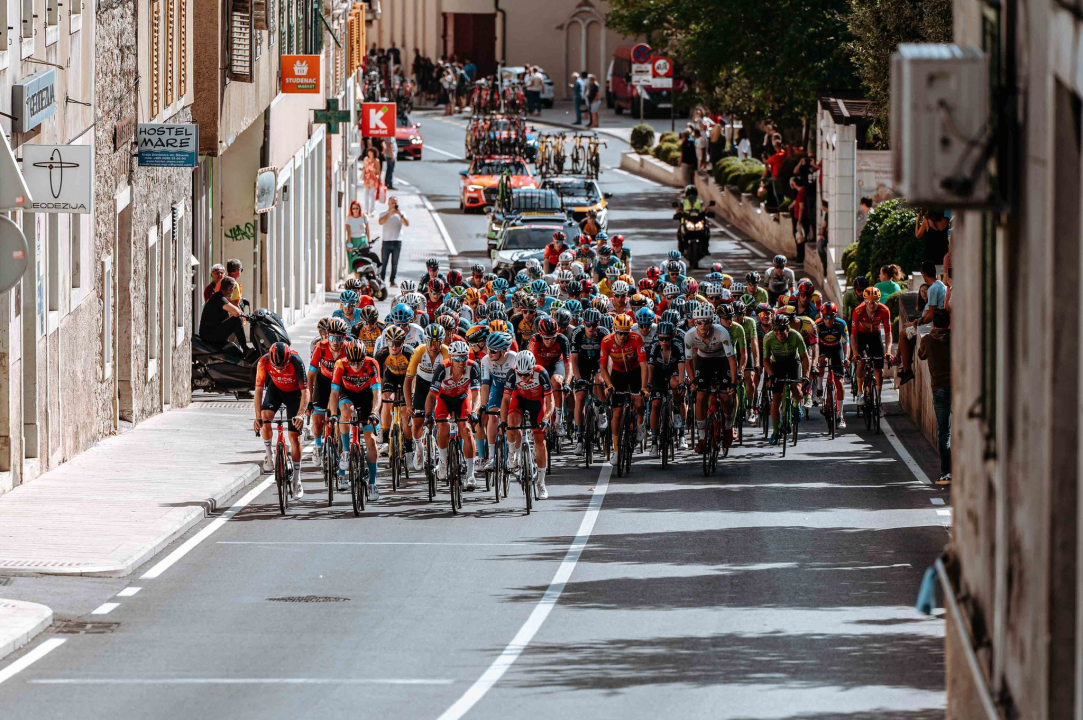 Preko 120 biciklista protutnjalo je kroz Šibenik: Slika odlazi na šest kontinenata i u 130 zemalja 