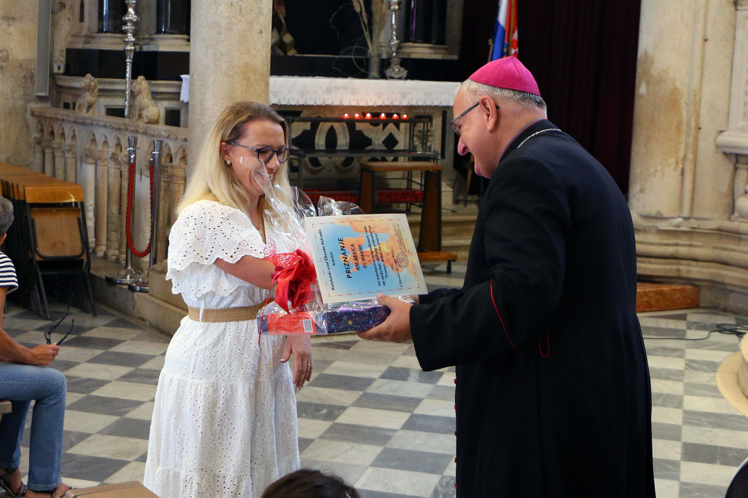 Mališani posjetili katedralu i susreli se s biskupom Rogićem
