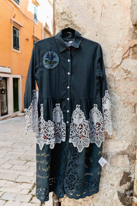 U Galeriju Juraj Dalmatinac stigle zimske kolekcije dizajnerske odjeće i nakita