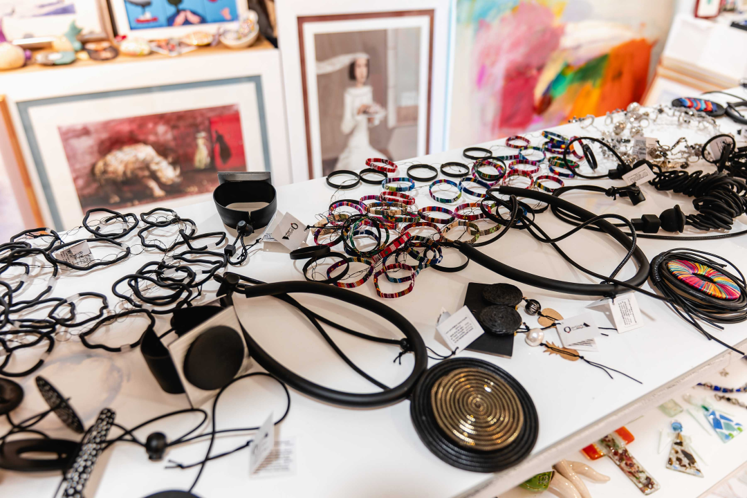 U Galeriju Juraj Dalmatinac stigle zimske kolekcije dizajnerske odjeće i nakita