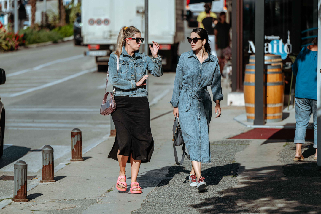 Moda godine ne broji: Ove dame modnim odabirom oborile su centar grada! 