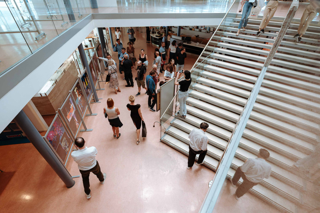 Svako dijete treba mir: U knjižnici predavanje o migrantima u lokalnoj zajednici i izložba ratnog MDF-a