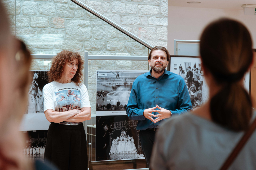 Svako dijete treba mir: U knjižnici predavanje o migrantima u lokalnoj zajednici i izložba ratnog MDF-a