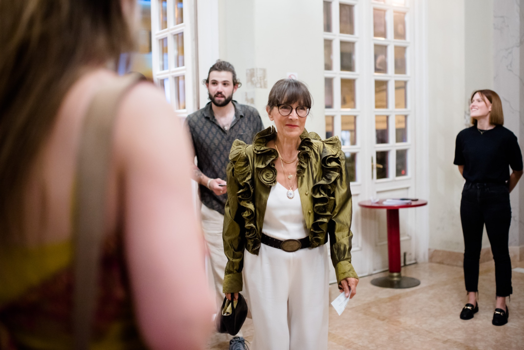 Dođi gola na večeru: Nova predstava šibenskog kazališta humorom šamara gledatelje!