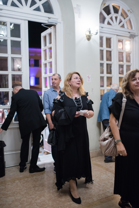 Dođi gola na večeru: Nova predstava šibenskog kazališta humorom šamara gledatelje!