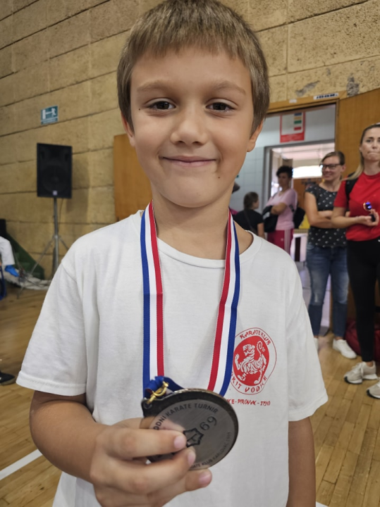 Vodički karataši na međunarodnom turniru osvojili 35 medalja