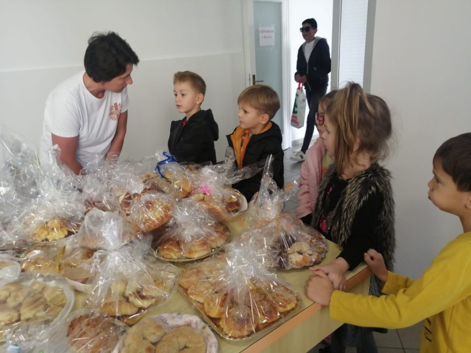 Na Danima kruha roditelji djece vrtića Cvrčak prikupili novac za bolesnu djevojčicu 