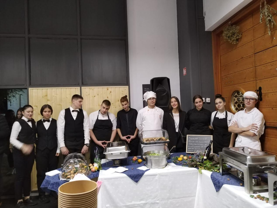 Povodom Martinja mlade učenice kuharice u Vinoplodu poslužile jelovnik od četiri slijeda