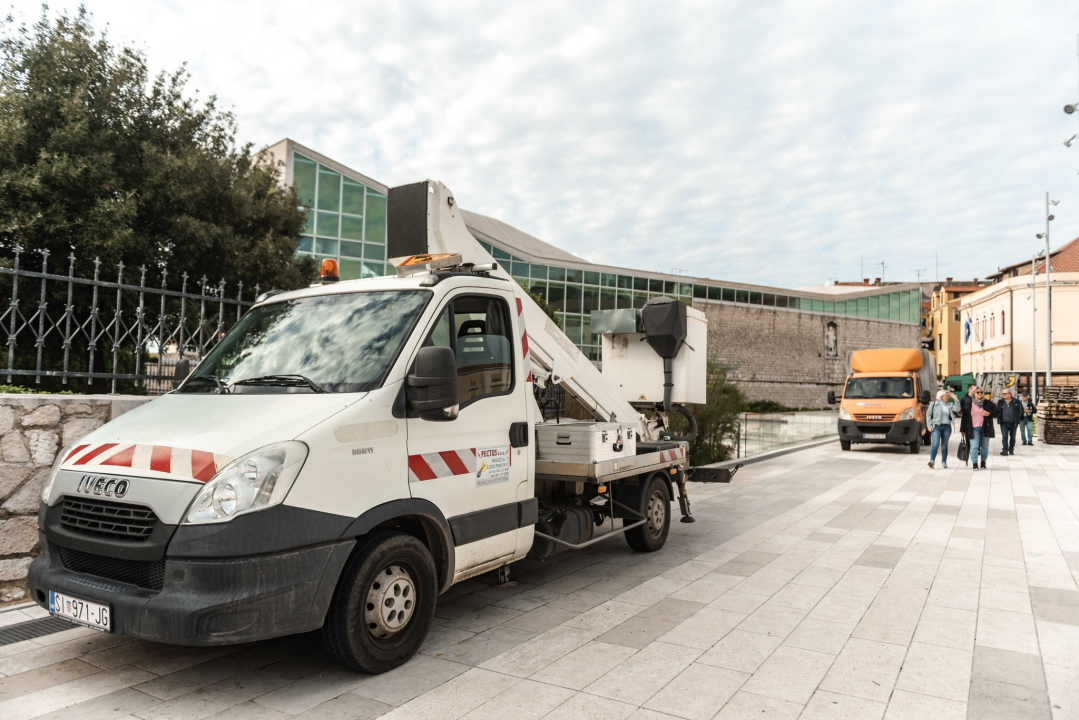 Postavlja se klizalište na šibenskoj Poljani, uskoro otvorenje 