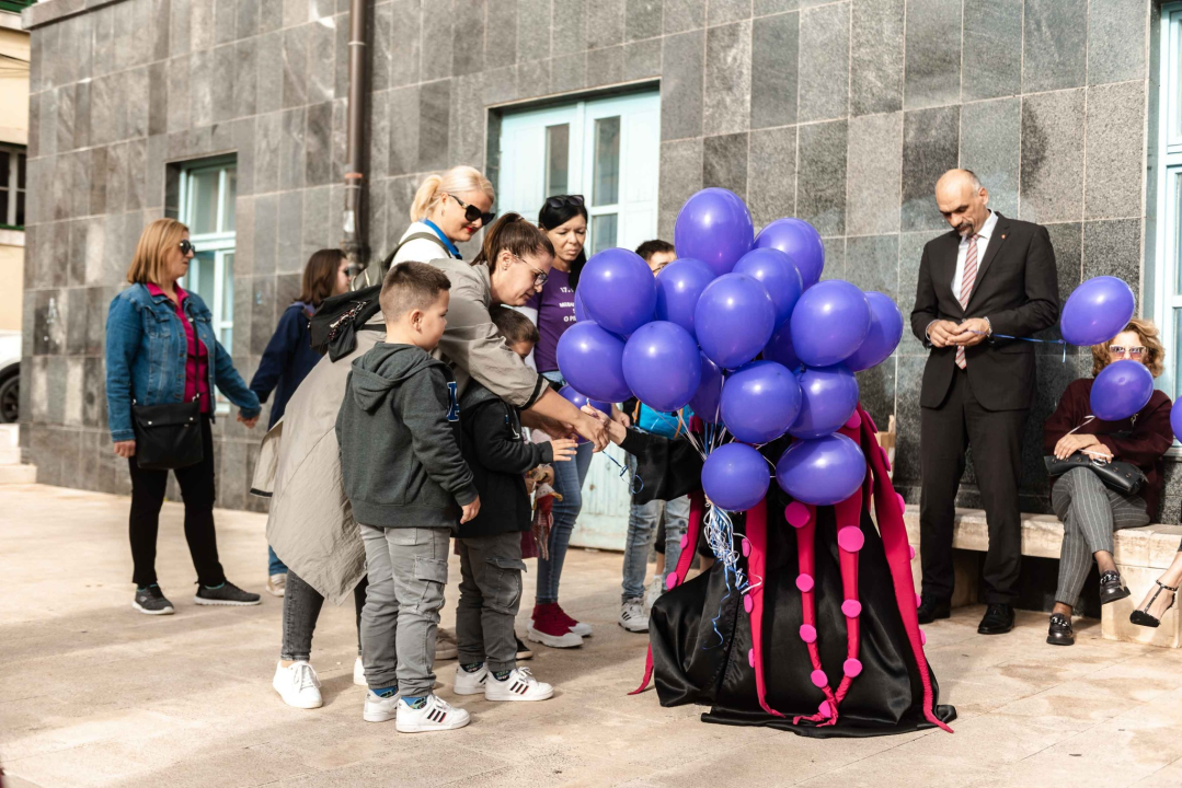 U Šibeniku obilježen Dan palčića: 'Našim anđelima među zvijezdama poslali smo balone na dar'