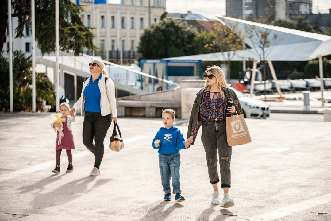 U Šibeniku obilježen Dan palčića: 'Našim anđelima među zvijezdama poslali smo balone na dar'