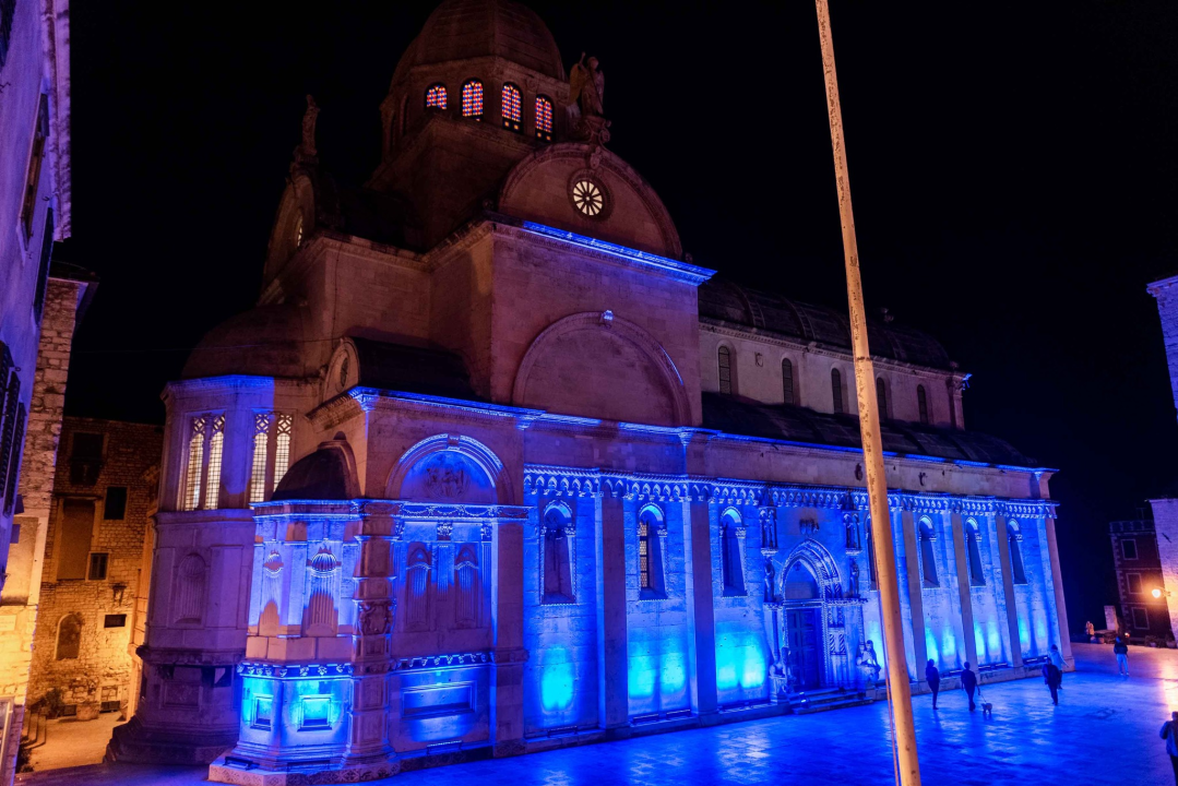 Katedrala i Arsen zasvijetlili u plavoj boji u povodu Svjetskog dana djece