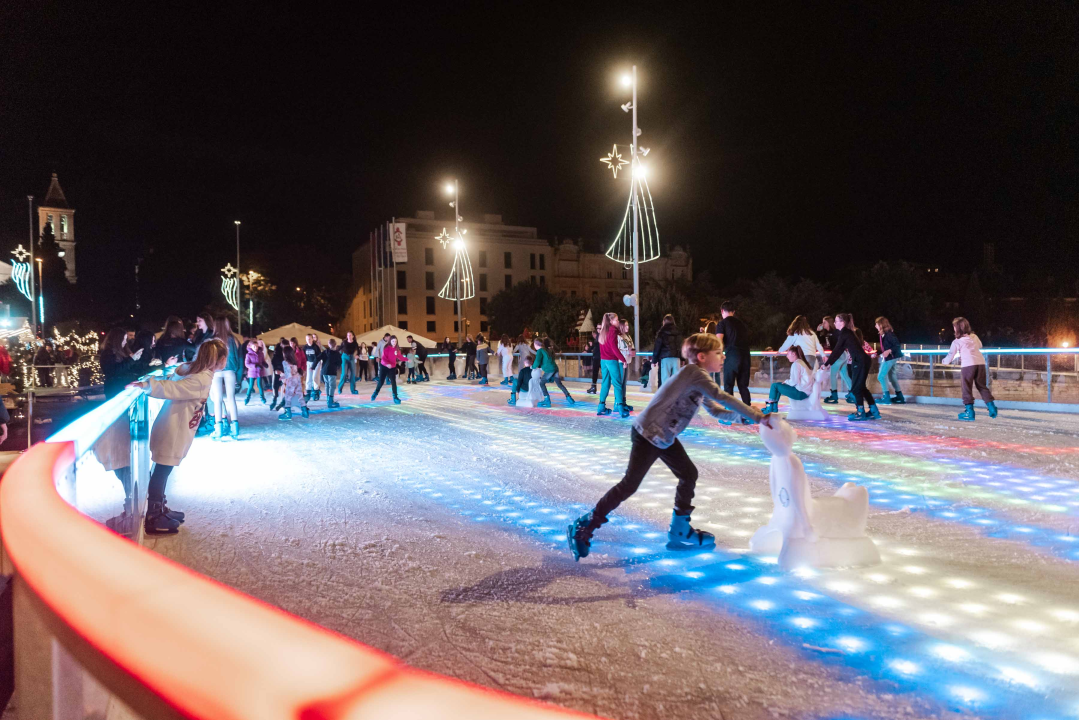 Šibenčani proklizali: Otvorena atraktivna ledena površina na Poljani 