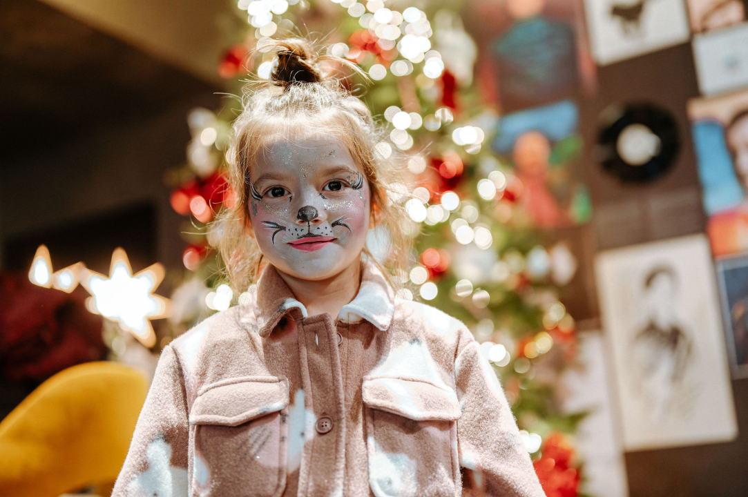 Arsenturica pun pogodak: Djeca uživala u radionicama i predstavi, a posjetio ih je i Djed Božićnjak
