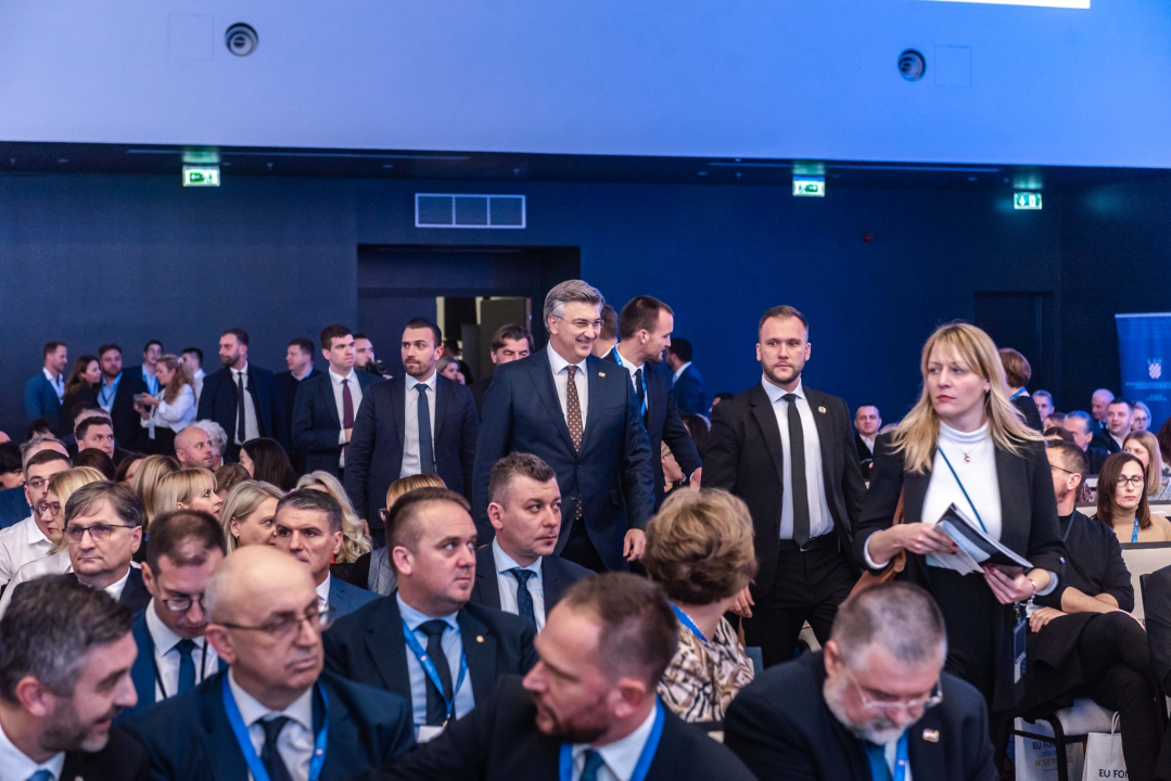 Premijer Plenković posjetio Šibenik: Sastao se s gradonačelnikom Burićem i sudjelovao na svečanosti u Solarisu 