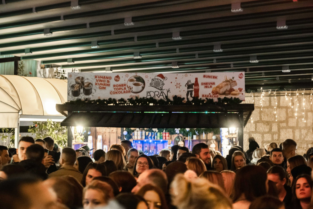 Pogledajte kako se zabavljalo na Šušuru uz Magazin, a za večeras Fenixi najavljuju provod na rivi!